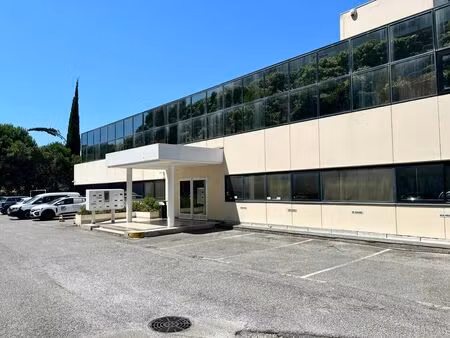 location bureaux 70 m² à 173 m²