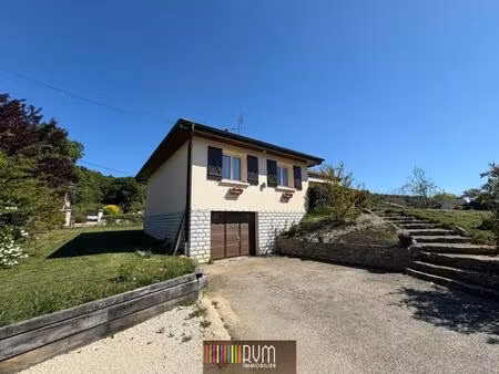 maison traditionnelle rénovée avec grand terrain