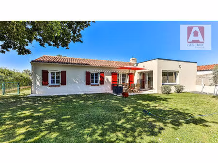maison 3 chambres  593 m² de terrain clos  un garage et une dépendance de 19 m² non attena