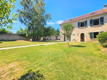 maison familiale en pierre de 206 m² avec jardin et dépendance à moussy