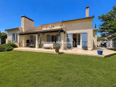 maison familiale 5 chambres avec piscine à pernes-les-fontaines sur une parcelle de 800m2