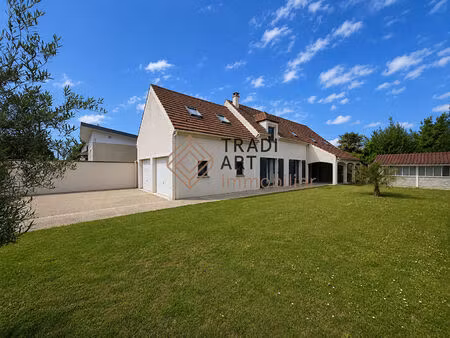 charmant pavillon familial avec double garage et beaux volumes