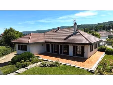 superbe villa de 189 m²   sur terrain clos et arboré de 2 036 m²