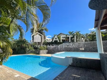 duplex t3 dans résidence avec piscine et parking.