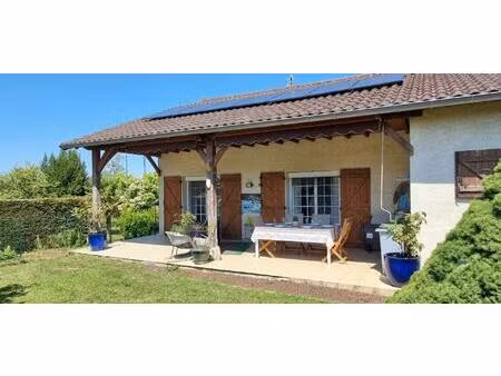 charmante maison avec joli jardin arboré et marre