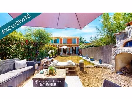 villa familiale dans domaine sécurisé avec piscine