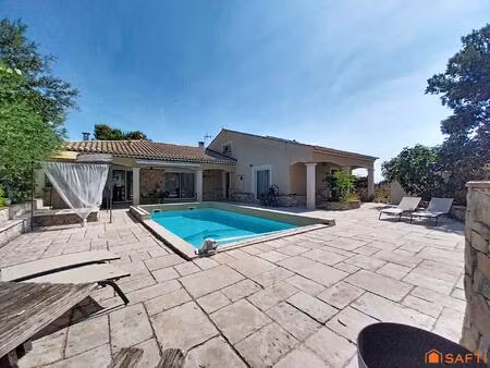 villa de prestige  dépendances  piscine  garages.