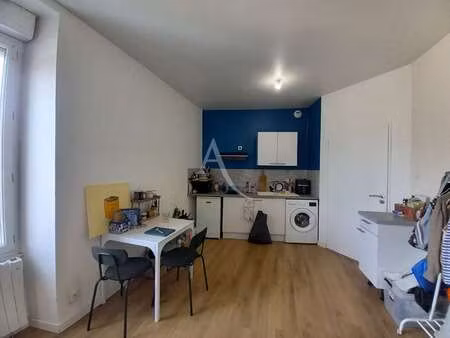 location appartement t1 à fontenay-le-comte (85200) : à louer t1 / 25m² fontenay-le-comte