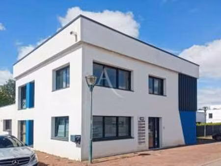 location bureaux et commerces à challans (85300) : à louer / 20m² challans