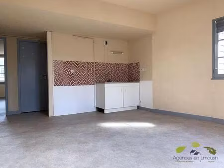 location appartement 3 pièces 60m² st leonard de noblat 87400