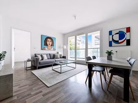 3 pièces de 60 51m² dans immeuble récent avec balcon et parking
