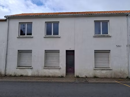 immeuble à réinventer au coeur de coëx  fort potentiel d'investissement