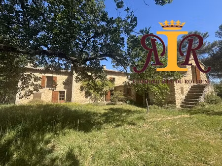 superbe mas provençal en pierres avec piscine sur prés de 7ha