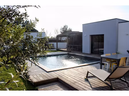 villa contemporaine avec piscine