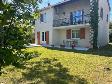 villa 5p  118 m2  2 niveaux + garage.