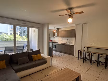 lyon 7 - t4 meublé de 89 m² avec terrasse