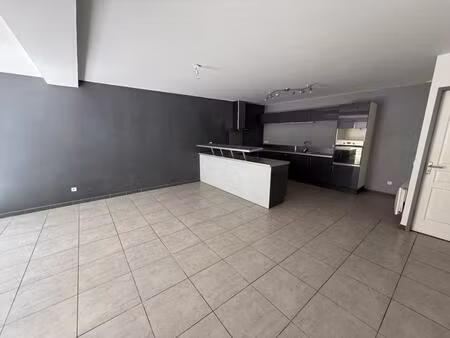 appartement t3 en r-d-c avec petite terrasse