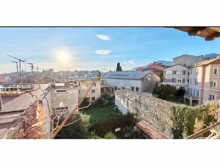 vence maison de village avec terrasse et grande cave voûtée