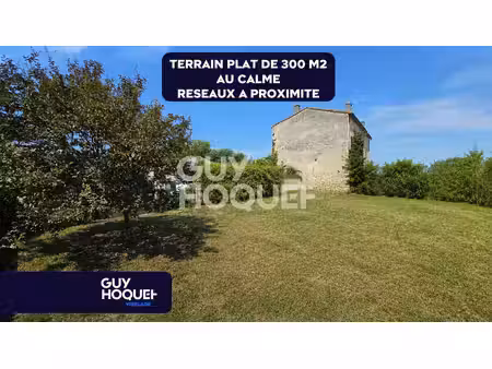 terrain plat 300m2  borné  au calme