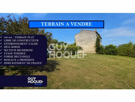 terrain plat  borné  au calme