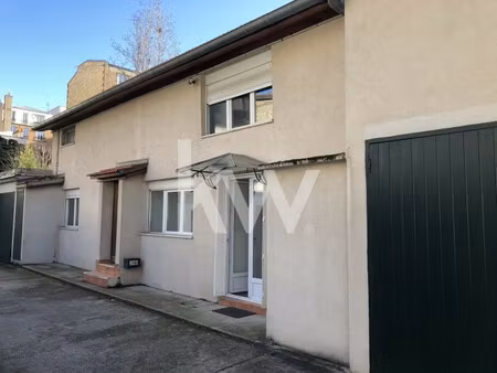 ensemble immobilier professionnel de 194 m²