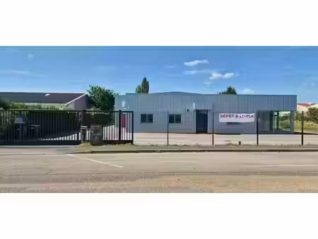 location local d’activités 670m²