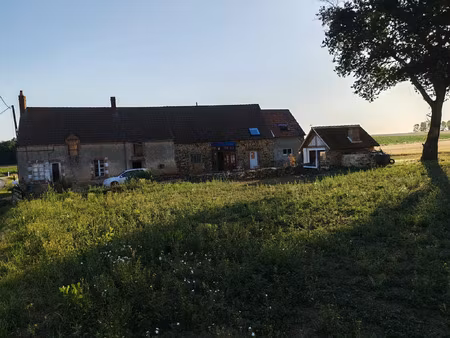 longère à la campagne en cours de rénovation sur 2637m2 de terrain