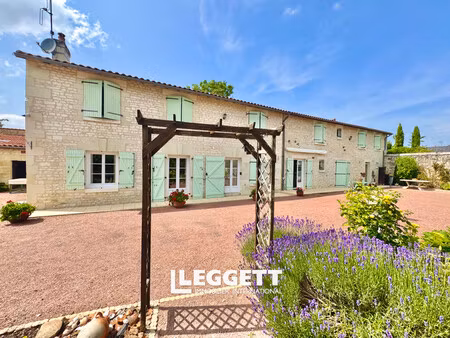 maison 7 pièce(s)  la roche-rigault