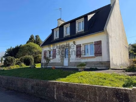 maison 6 pièces de 90 m2 à mahalon