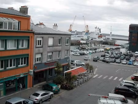 a louer - port de commerce - t3 parfait etat