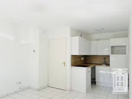location appartement 1 pièce 24m² lyon 8ème