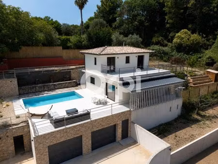 maison moderne -piscine -vue dégagée - double garage - proche commodités