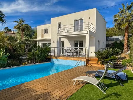 a vendre villa 4 pieces 105m2 avec piscine proche du centre ville de saint aygulf