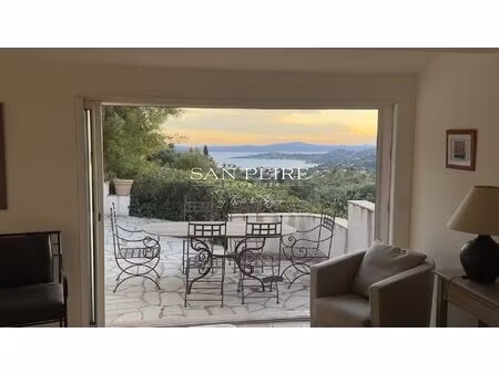 villa avec piscine et vue mer