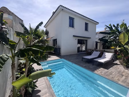 maison moderne de 100 m2 avec piscine  garage et jardin