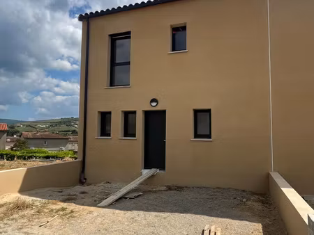villa t4 mitoyenne tres récente devant de porte et terrasse