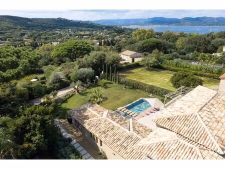 propriété contemporaine d'exception à quelques minutes à pied du centre de saint-tropez