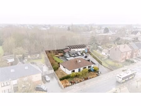 magazijn van 395m² met villa op toplocatie voor commerciële activciteit