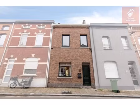 ruime gezinswoning met 4 slaapkamers en grote tuin