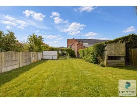 rustig en centraal gelegen woning met landelijk uitzicht  grote garage en tuin