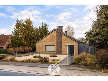 ruime woning met uitzicht op omliggend landschap