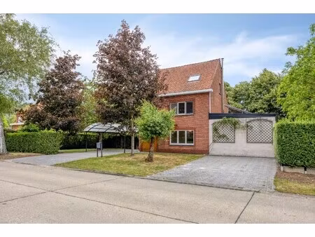 charmante instapklare woning met 3 slaapkamers op een perceel van 842 m² in mol !