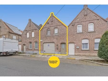 verzorgde woning met garage op centrale ligging te roeselare