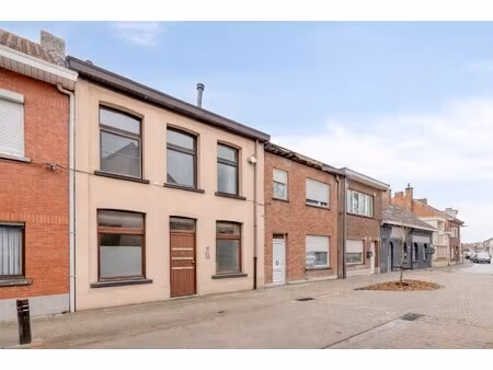 studentenpand met 5 instapklare kamers en een tuin.
