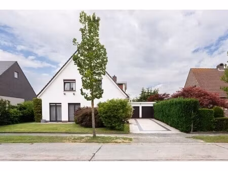 stijlvolle villa op toplocatie  een zee van ruimte  privacy!