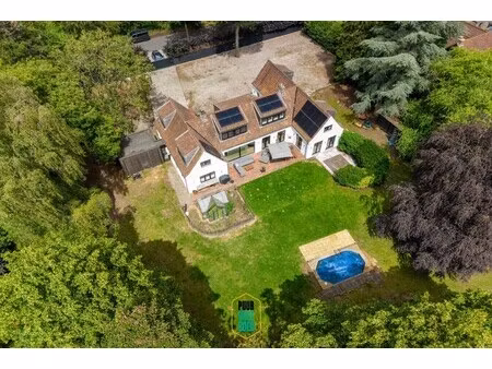 knap gerenoveerde villa in uitgestrekte tuin