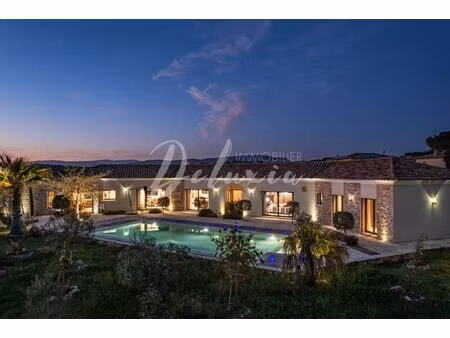 villa roquebrune-sur-argens - 3 chambres - 228m²