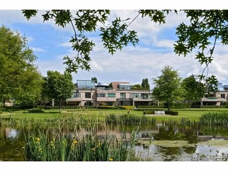 ruim gelijkvloers appartement (224m²)