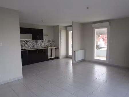 sainte-suzanne appartement en rez de jardin