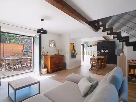 maison de village rénovée 147 m² – dpe b – écoles à pied – sainte-euphémie